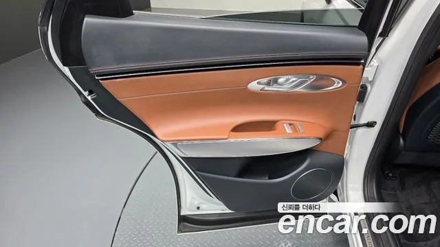 Genesis GV70 — Фото автомобиля 14
