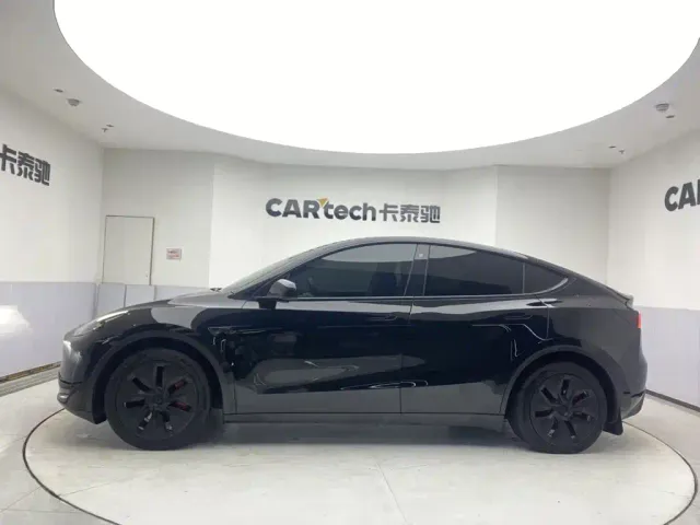 Tesla Model Y — Фото автомобиля 8