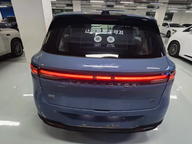Leapmotor B10 — Фото автомобиля 8