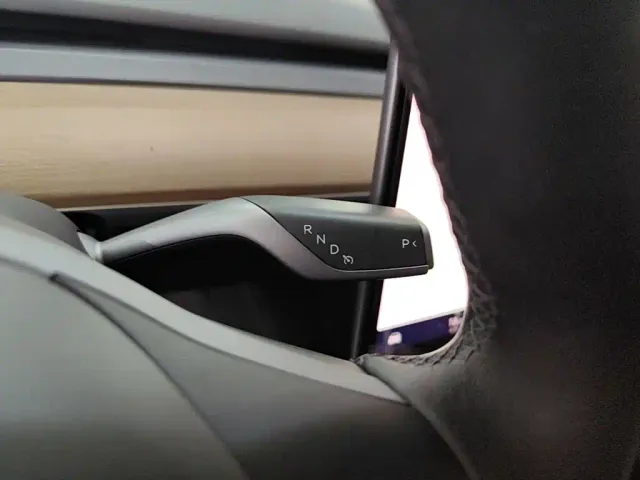 Tesla Model Y — Фото автомобиля 13