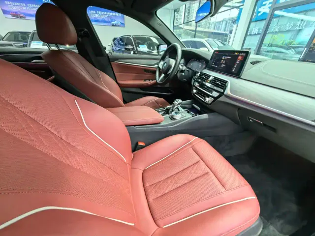 BMW 5 Series — Фото автомобиля 19