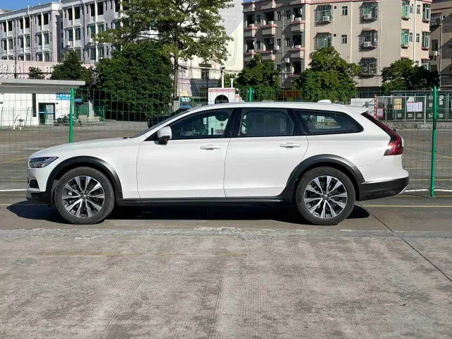 Volvo V90 — Фото автомобиля 6