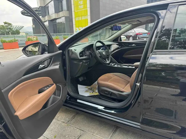 Buick Regal — Фото автомобиля 10