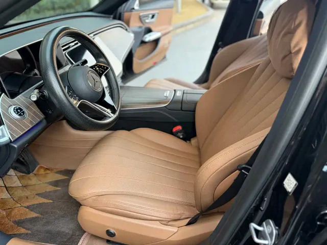 Mercedes-Benz E-Class — Фото автомобиля 4