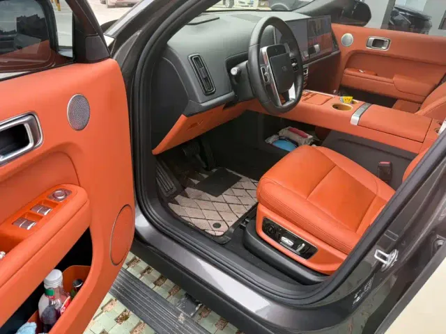 Li Auto L8 — Фото автомобиля 5