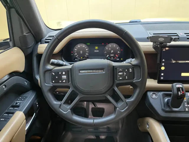 Land Rover Defender — Фото автомобиля 11