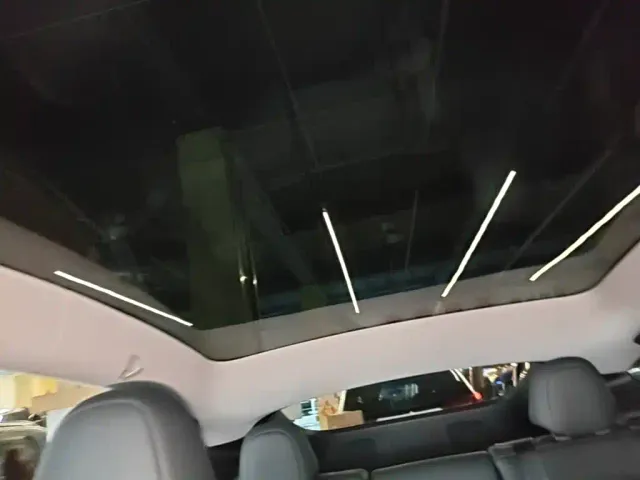 Tesla Model Y — Фото автомобиля 17