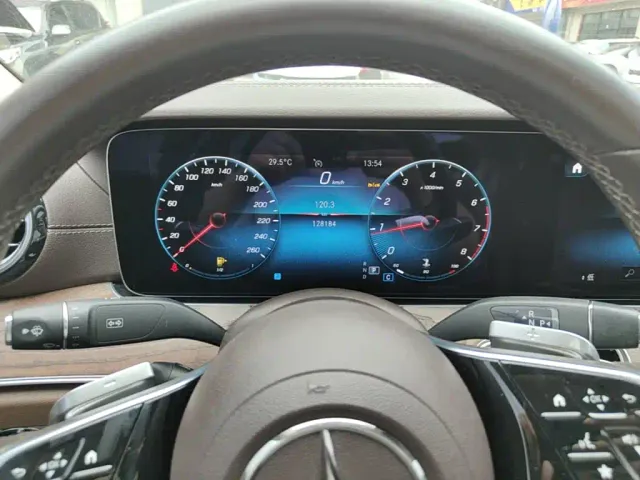 Mercedes-Benz E-Class — Фото автомобиля 11
