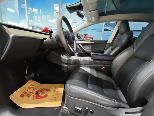 Tesla Model Y — Фото автомобиля 5