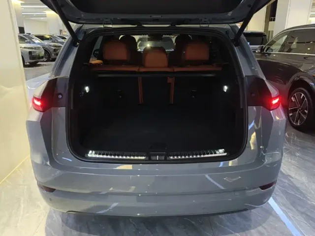 Li Auto L7 — Фото автомобиля 18