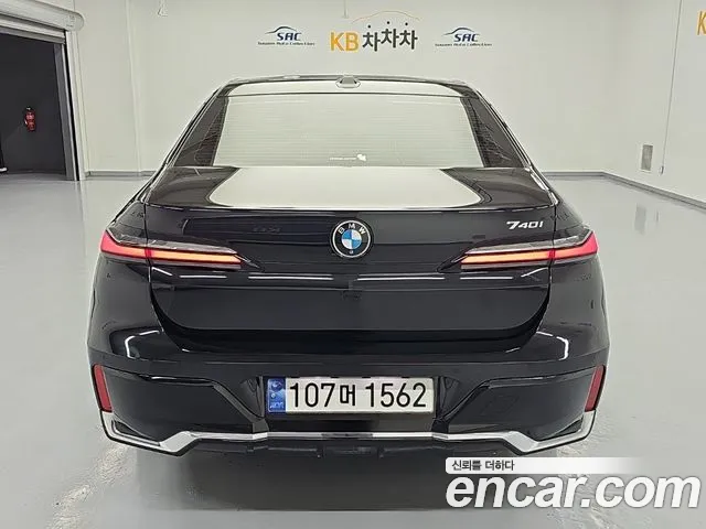 BMW 7 Series G70 — Фото автомобиля 3