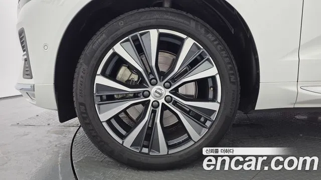 Вольво XC60 — Фото автомобиля 5