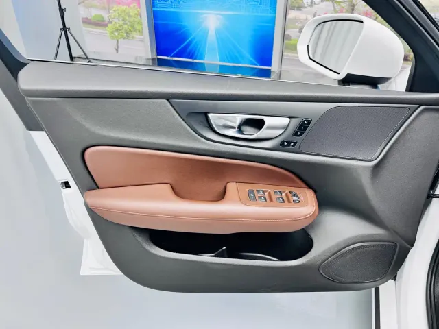 Volvo S60 — Фото автомобиля 11