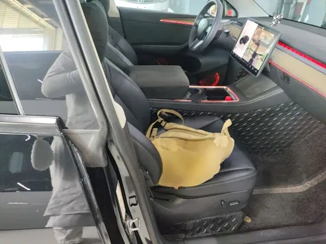 Tesla Model Y — Фото автомобиля 24