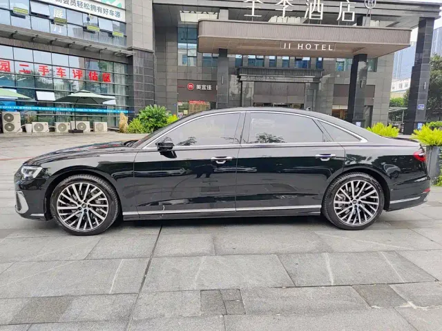 Audi A8 — Фото автомобиля 3