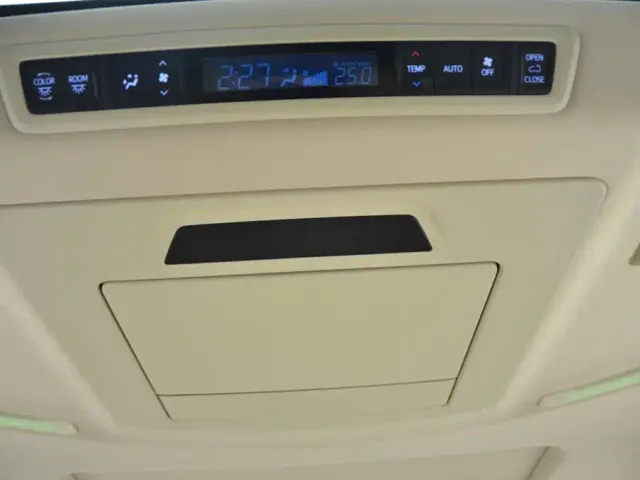 Toyota Vellfire — Фото автомобиля 12