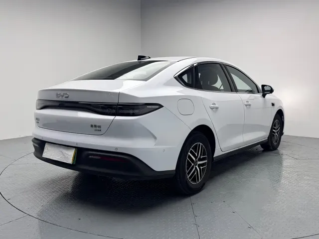 BYD Seal 05 DM-i — Фото автомобиля 10
