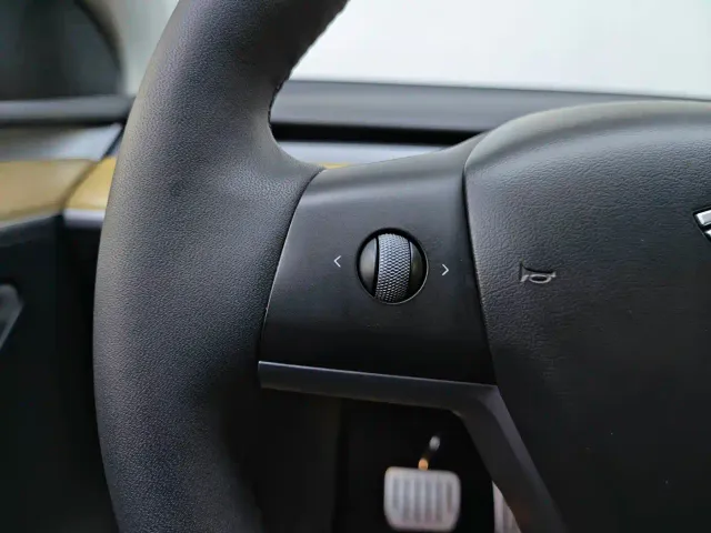 Tesla Model Y — Фото автомобиля 16
