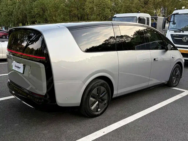 Li Auto MEGA — Фото автомобиля 6