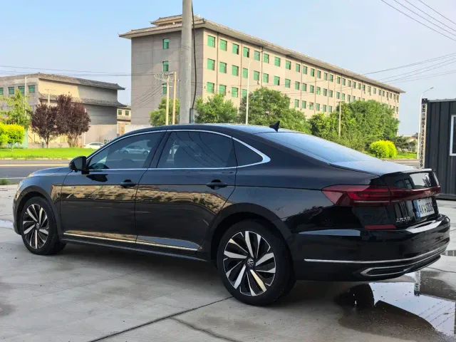 Volkswagen Passat — Фото автомобиля 4
