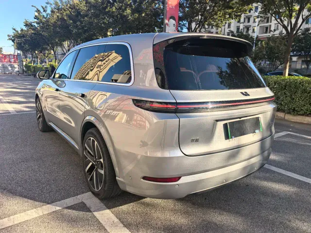 Li Auto L9 — Фото автомобиля 10