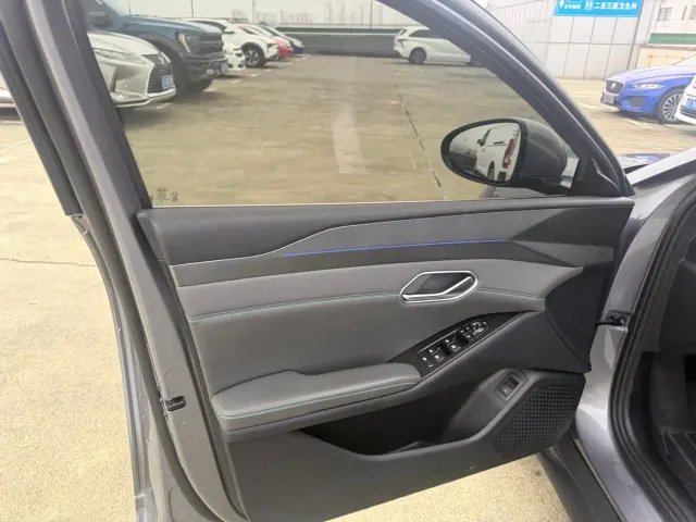 BYD Qin L — Фото автомобиля 15