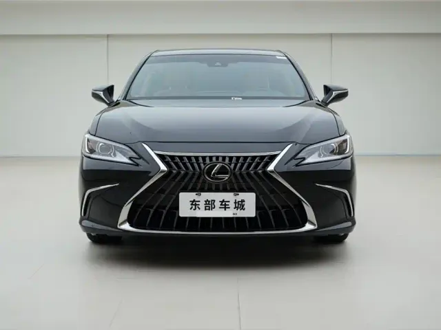 Lexus ES — Фото автомобиля 2