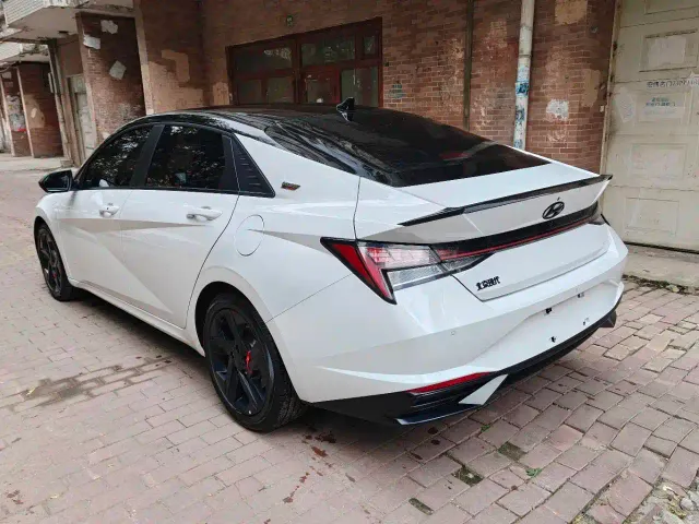 Hyundai Elantra — Фото автомобиля 3