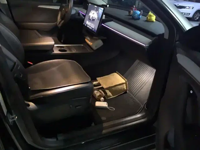 Tesla Model Y — Фото автомобиля 8