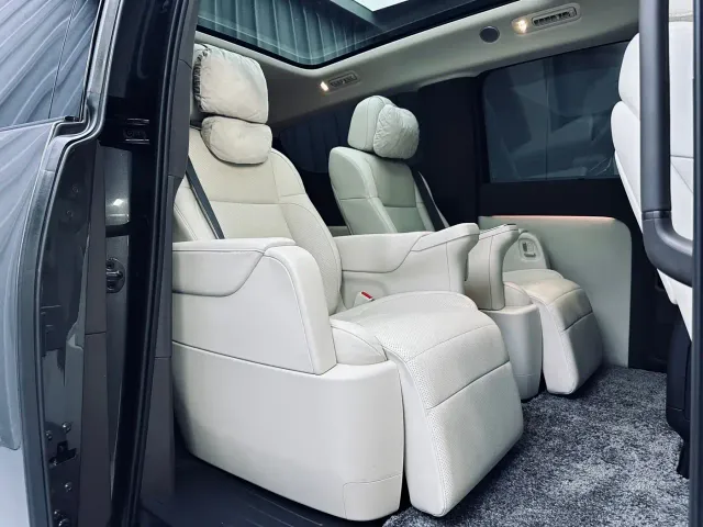 Li Auto MEGA — Фото автомобиля 14