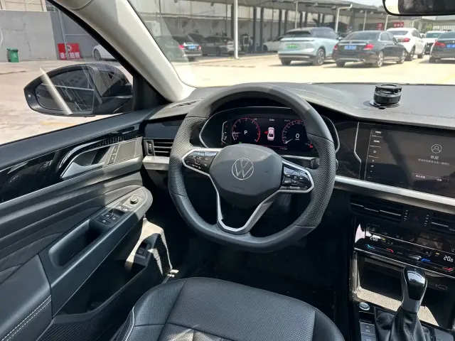 Volkswagen Passat — Фото автомобиля 14