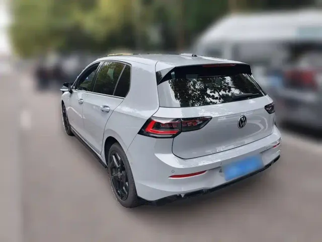 Volkswagen Golf — Фото автомобиля 4