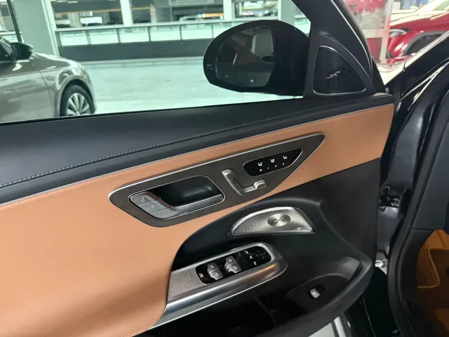 Mercedes-Benz E-Class — Фото автомобиля 4