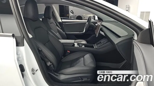 Tesla Model 3 — Фото автомобиля 12