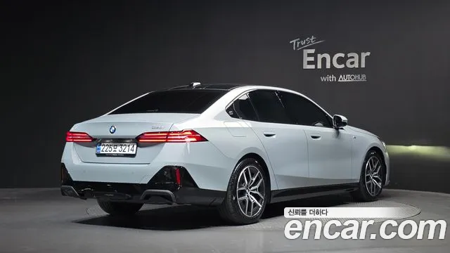 BMW 5 Series G60 — Фото автомобиля 2