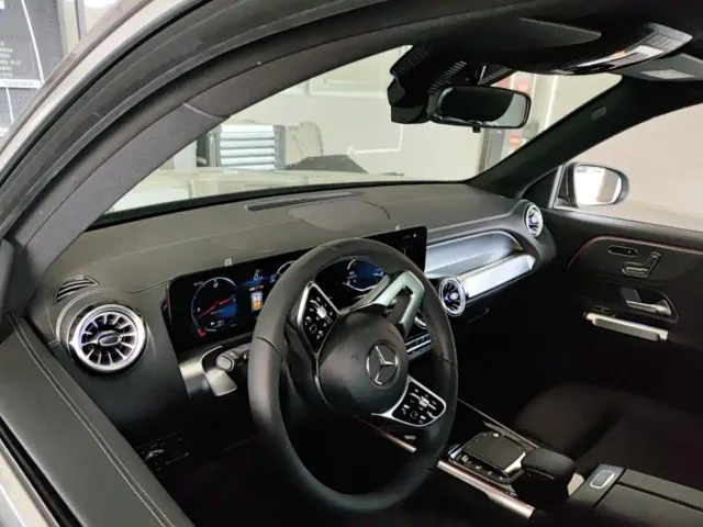 Mercedes-Benz EQB — Фото автомобиля 9