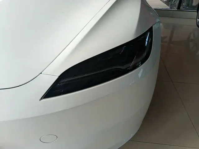 Tesla Model 3 — Фото автомобиля 23