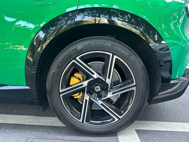 Xiaomi SU7 — Фото автомобиля 9