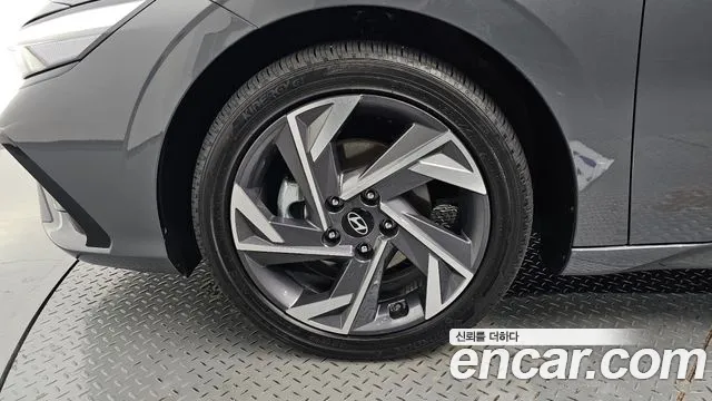 Hyundai Avante CN7 — Фото автомобиля 5