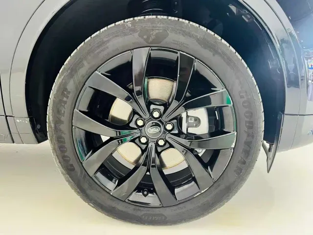 Land Rover Discovery Sport — Фото автомобиля 17