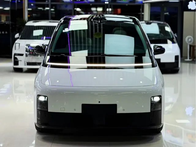 Li Auto MEGA — Фото автомобиля 2