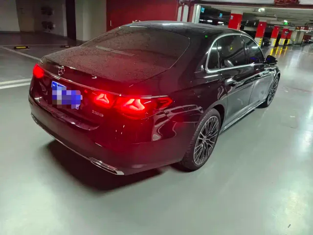 Mercedes-Benz E-Class — Фото автомобиля 3