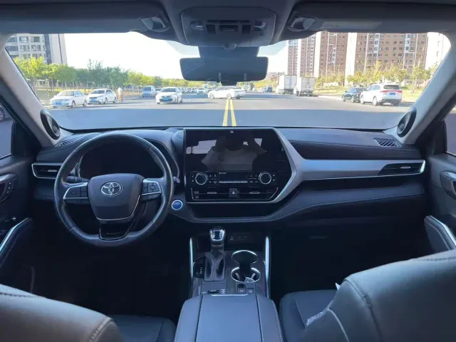 Toyota Highlander — Фото автомобиля 5