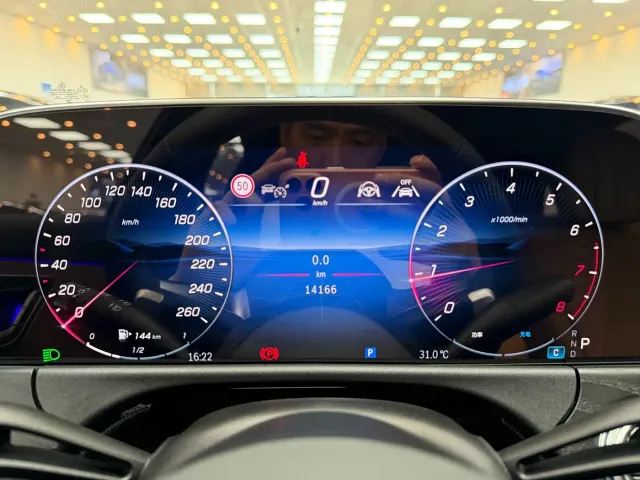 Mercedes-Benz E-Class — Фото автомобиля 8