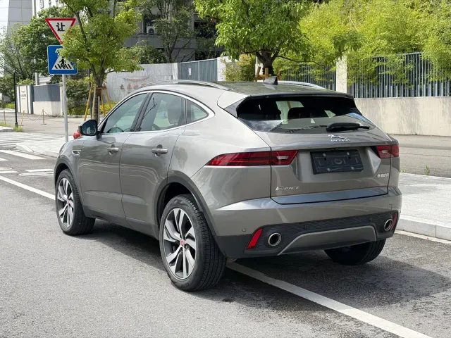 Jaguar E-PACE — Фото автомобиля 6