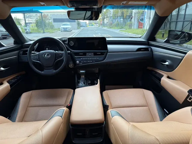 Lexus ES — Фото автомобиля 9
