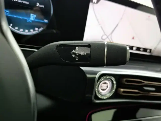 Mercedes-Benz EQC — Фото автомобиля 13