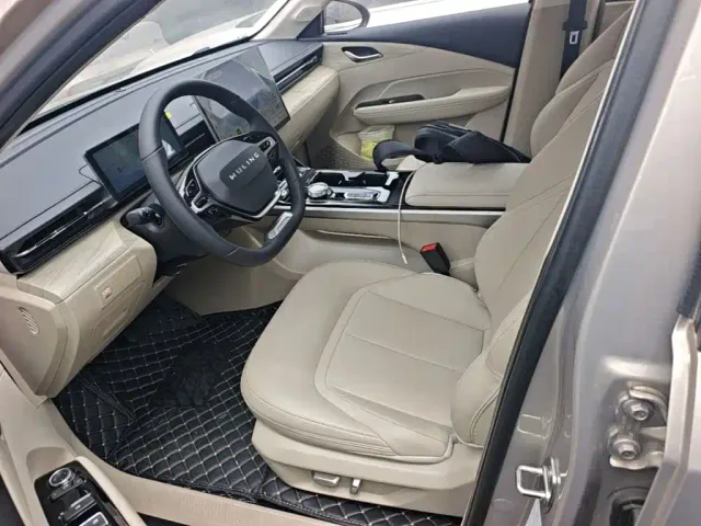 Wuling Starlight — Фото автомобиля 11