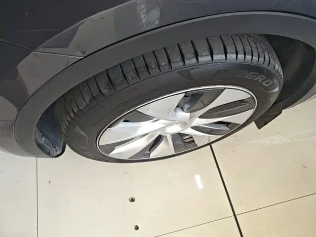 Tesla Model Y — Фото автомобиля 24