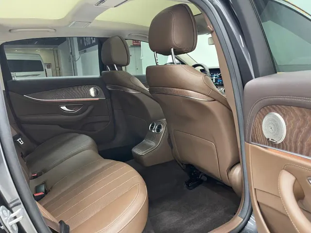 Mercedes-Benz E-Class — Фото автомобиля 15
